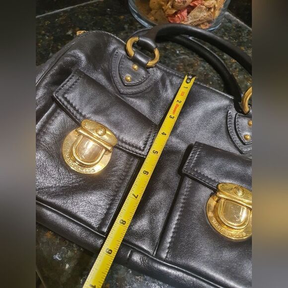Marc Jacobs Black Crossbody Bag with Gold Details - Picture 11 of 11
